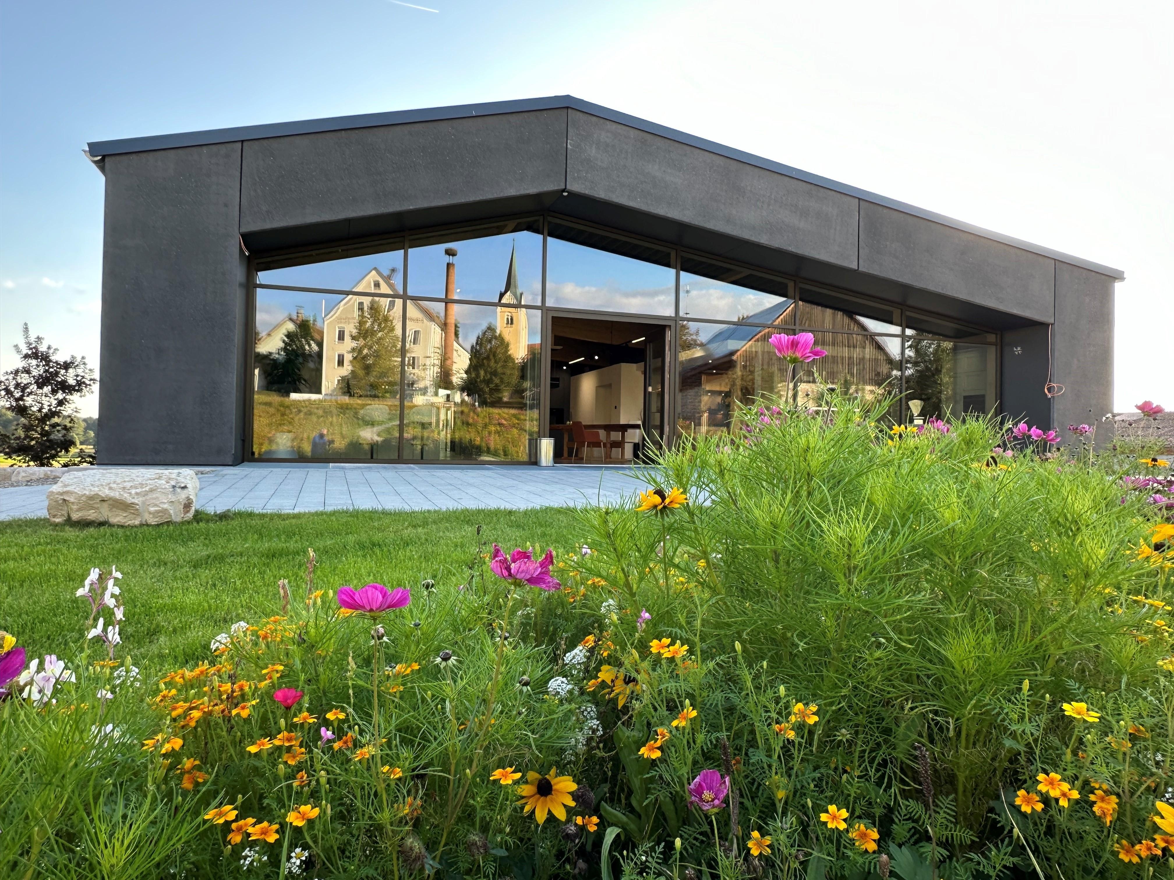 Außenansicht Schmidbauer Küchen. 