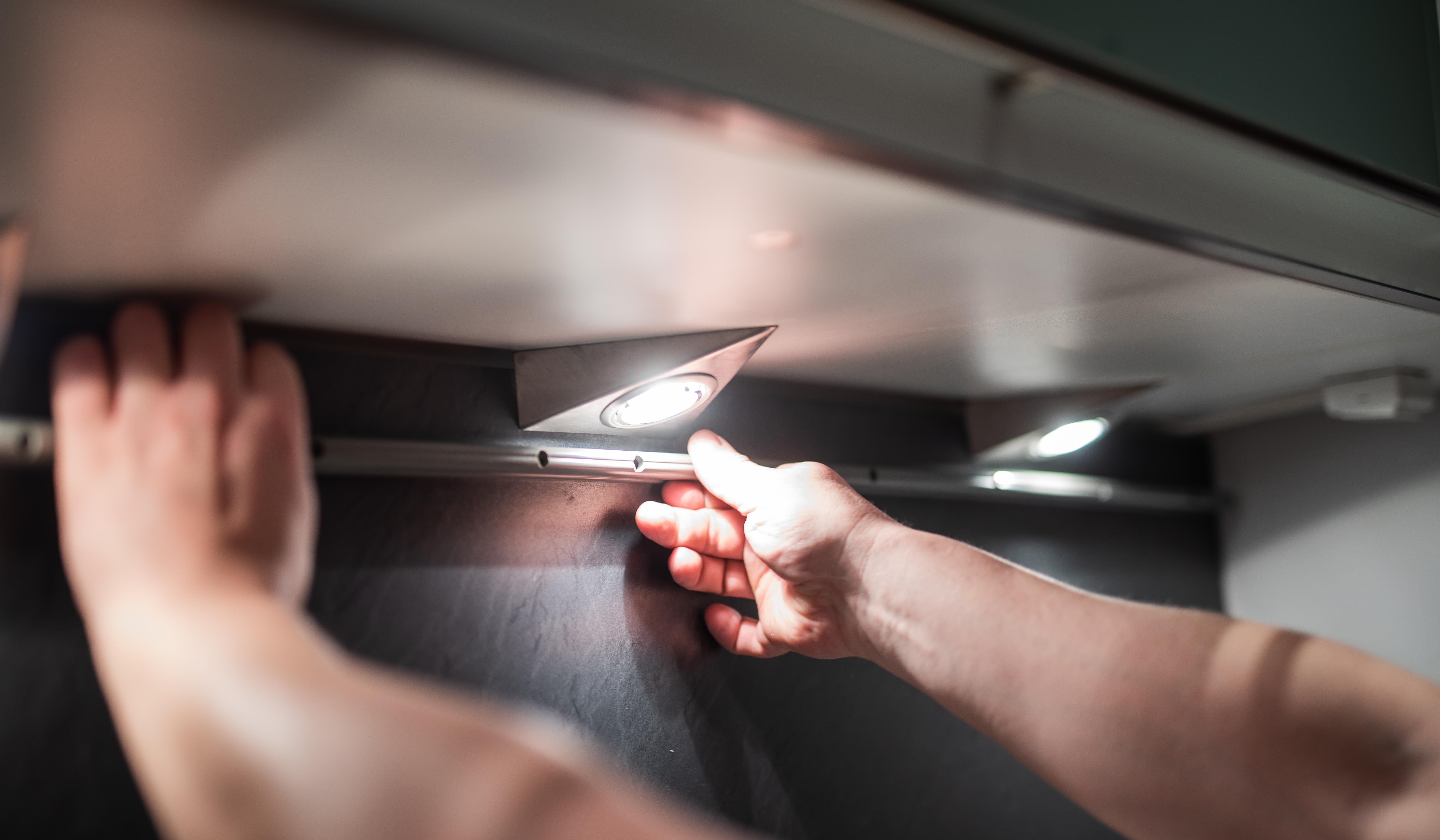 2020_Handwerk_Küchen-Montage_Licht_LED_Beleuchtung