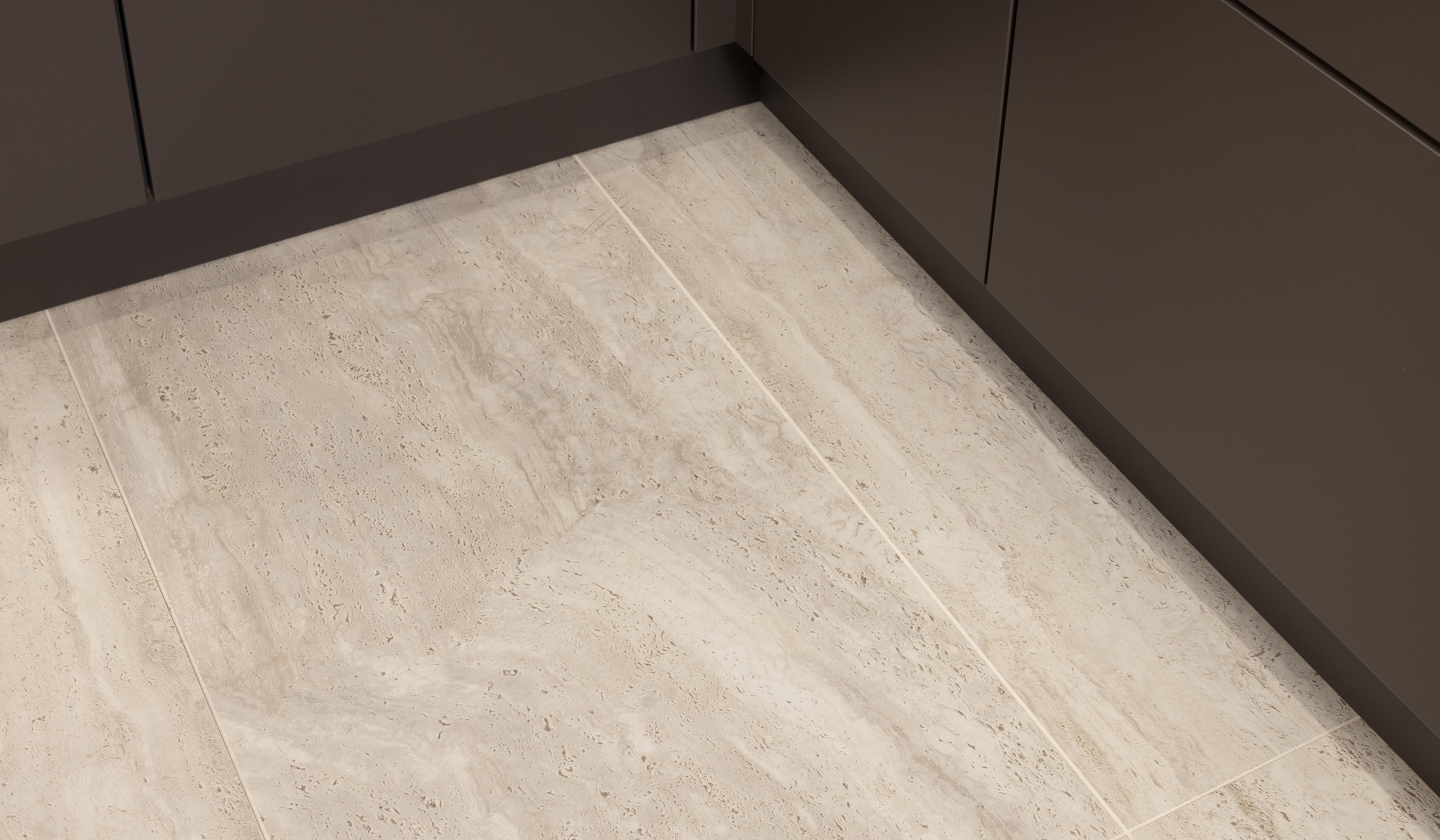 APL: Jura Beige Front: Soft Lack Sepiabraun softmatt Front: neoMirror Spiegel Korpus: Graphit Griff: PTO Geräte: Miele, Kochfeld elica Armatur: ? Spüle: Sternhagen   Features: Insellösung als Esstisch mit integrierten Unterschränken, Lichtboard über Arbeitsplatte, unterschiedliche Rastergrößen, Spielschränke für mehr Großzügigkeit, Nischenrückwand Wand hoch mit APL, ergonomischer Backofen, bedruckter Vinylboden in Steinoptik, komplette Planung PTO, Essentischlösung als zentraler Planungspunkt der Küche